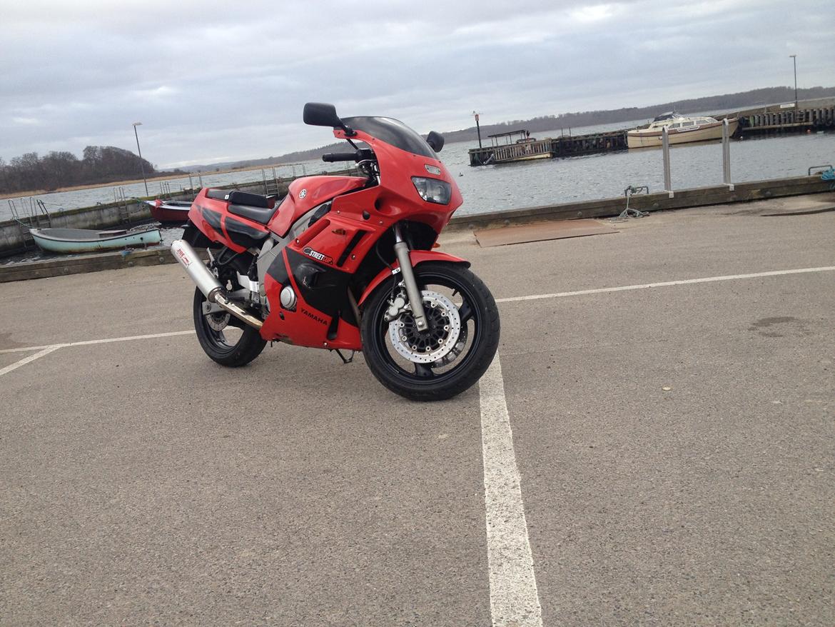 Yamaha FZR 600 billede 3