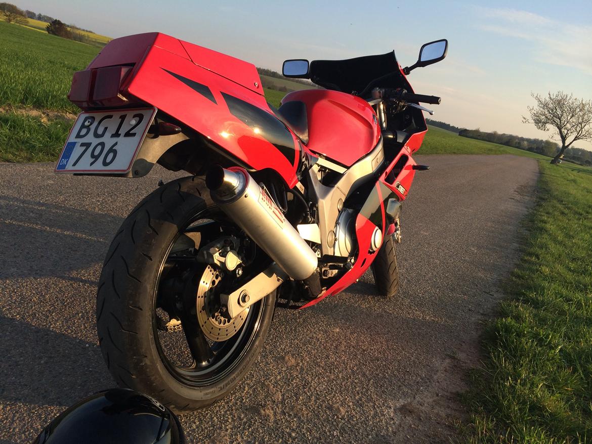 Yamaha FZR 600 billede 7