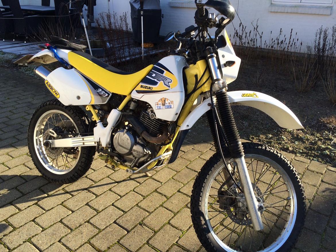 Suzuki DR 350 "SOLGT" - Efter "renovering" med maling af tank, sædebetræk, decals og generel vedligehold. Den er nu med Michelin T63 billede 1