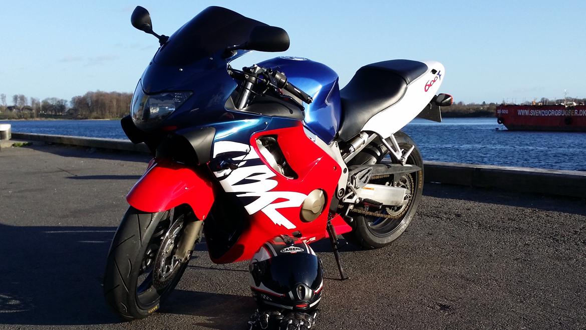 Honda cbr 600 f4 pc35 billede 3