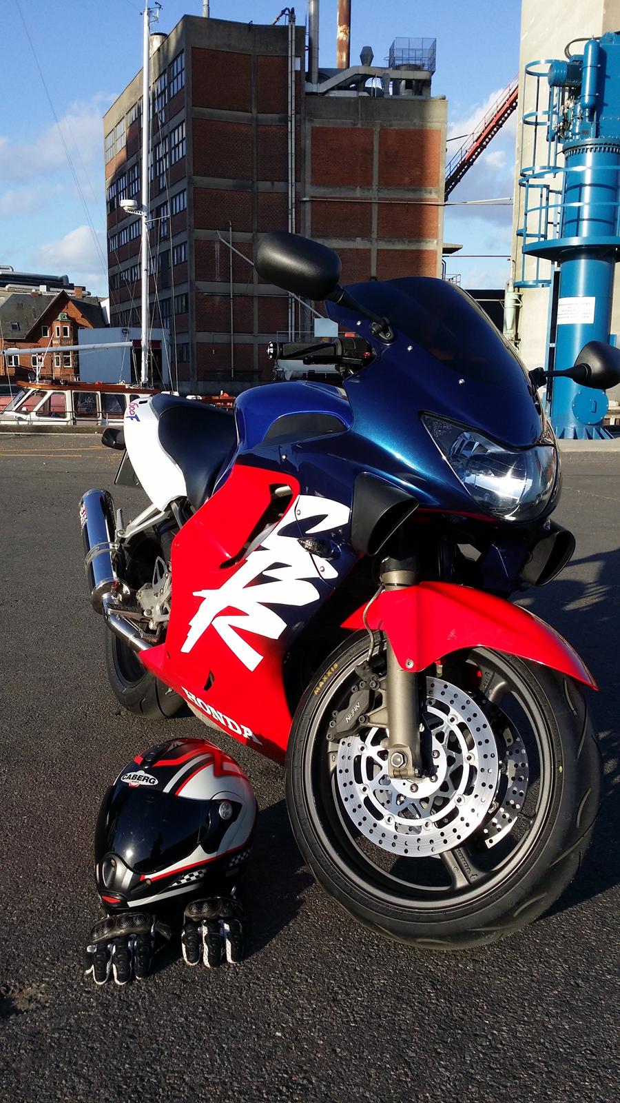 Honda cbr 600 f4 pc35 billede 8