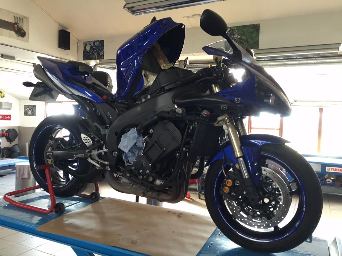 Yamaha YZF-R1 - Puha inderskål kobling udskiftning billede 5