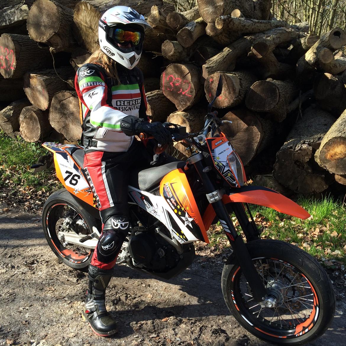 KTM 690 (SMC) Enduro (STJÅLET) - Kæresten skulle lige prøve om hun kunne styre den :-) billede 6