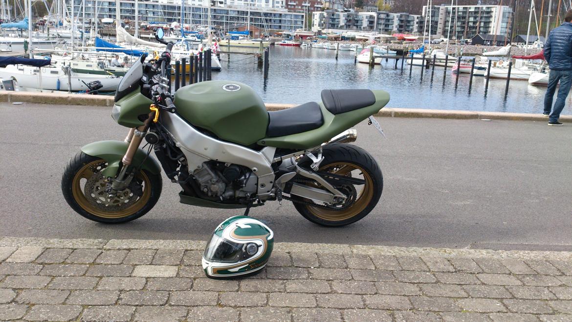 Yamaha yzf 750 R streetfighter - den hurtigste knallert på havnen billede 32