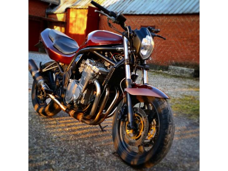 {{currentPhoto.altText}} billede {{currentPhoto.number}}