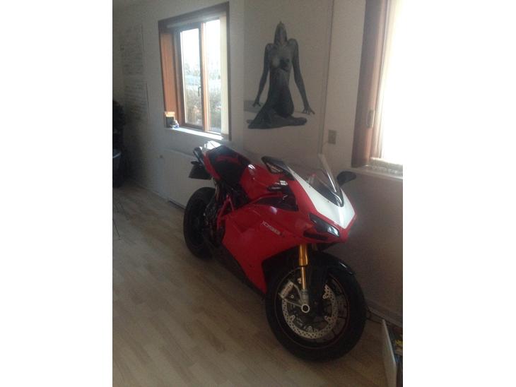 {{currentPhoto.altText}} billede {{currentPhoto.number}}