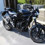 Hyosung GT 250 Naked