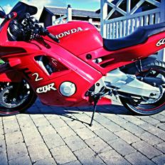 Honda CBR F2