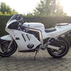 Suzuki GSXR 400 GK76A