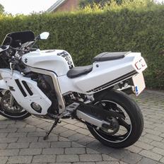 Suzuki GSXR 400 GK76A