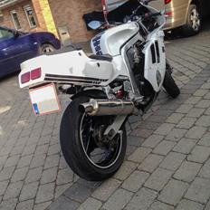 Suzuki GSXR 400 GK76A