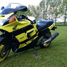 Honda CBR 1000 F