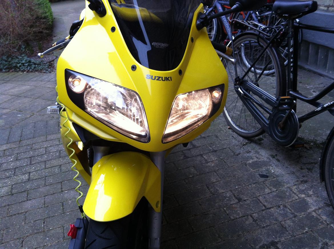 Suzuki SV 650s k5 - Osram Nightbreaker til venstre på billedet - Standart til højre billede 25