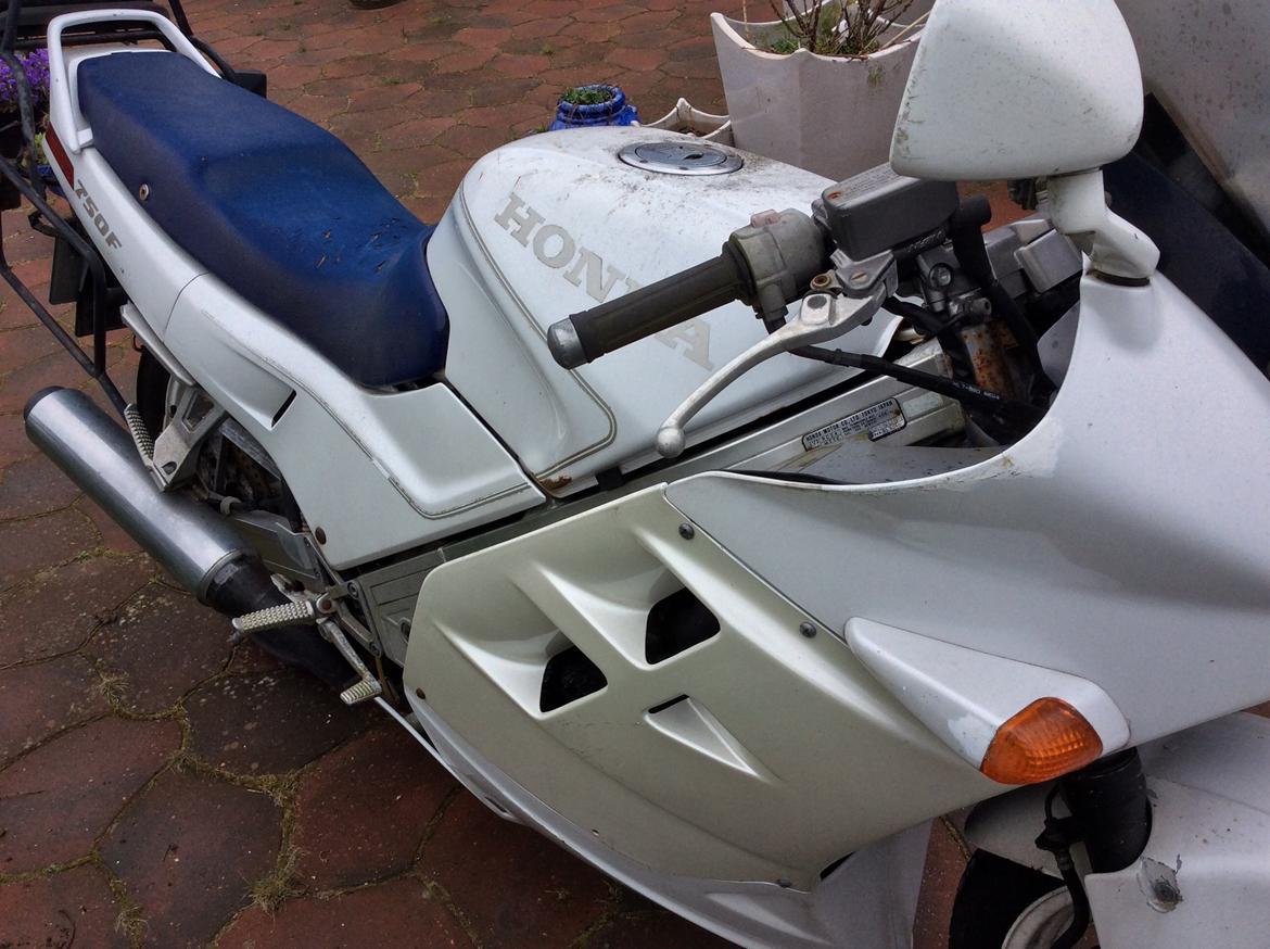 Honda VFR 750 F billede 7