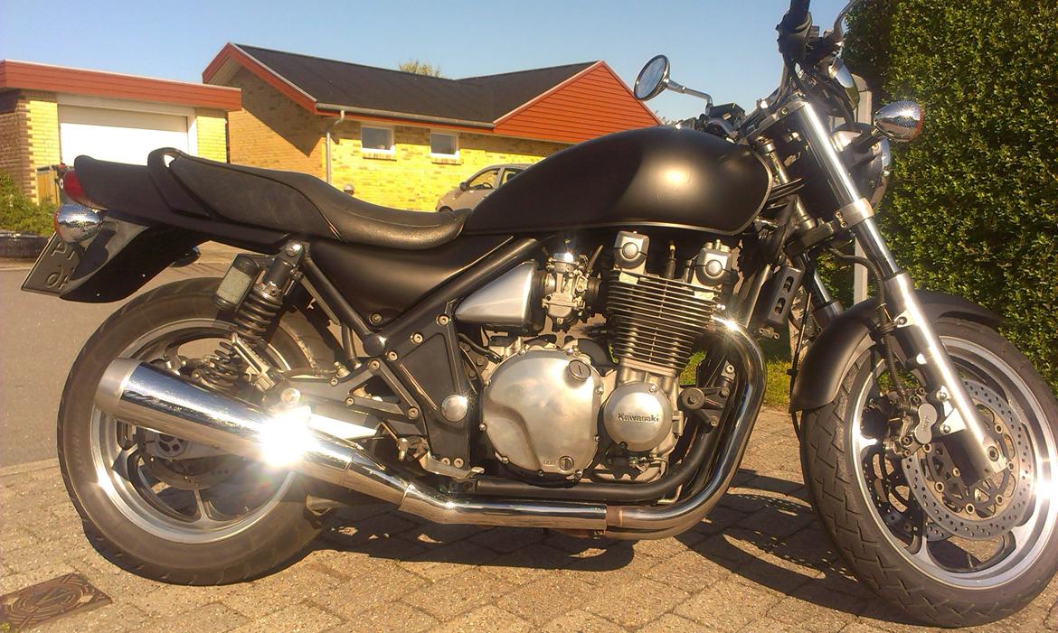 Kawasaki Zephyr 1100 - Maj 2015. Ikke mere tivoli-lak. Nu i matsort antræk. billede 9