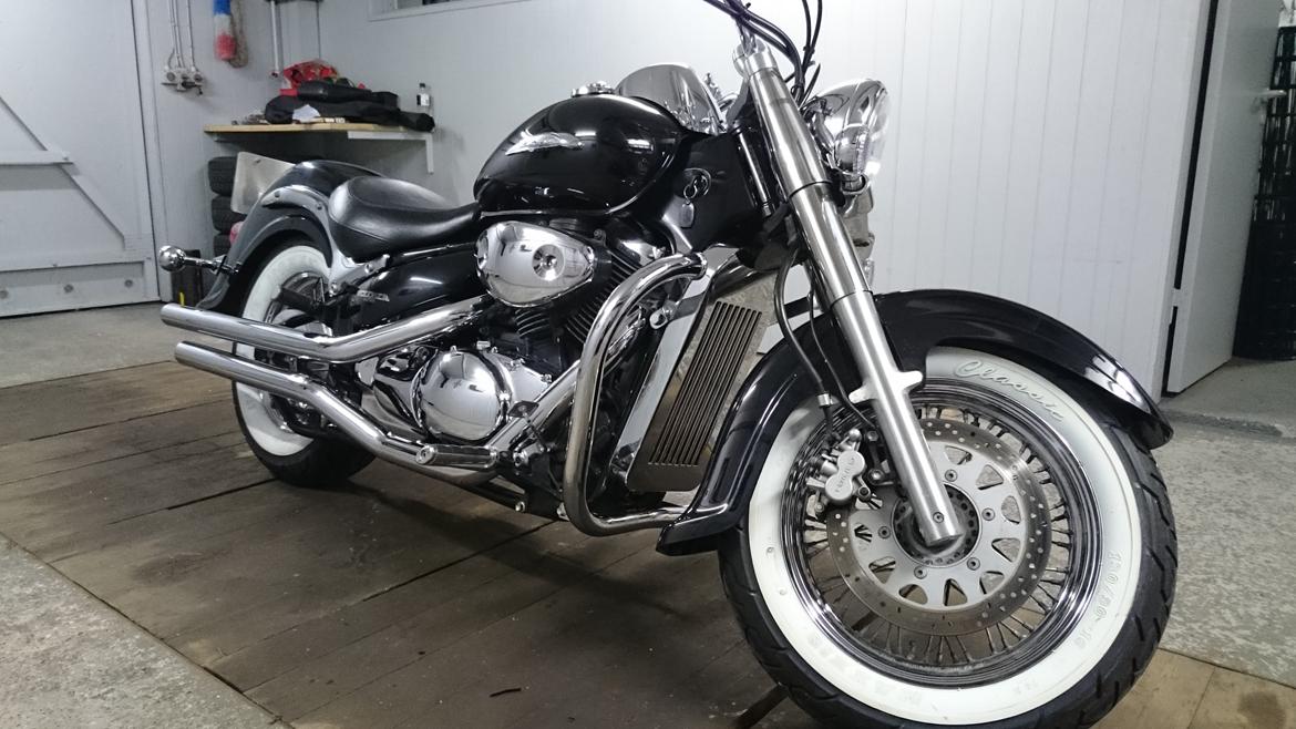 Suzuki Intruder VL800 Volusia *SOLGT* - Med "renset" bagparti samt nyvaskede hvide dæksider. billede 3