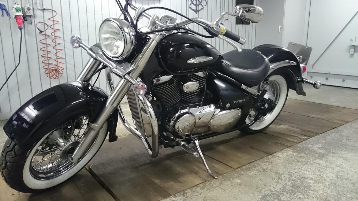 Suzuki Intruder VL800 Volusia *SOLGT* - Med "renset" bagparti samt nyvaskede hvide dæksider. billede 4