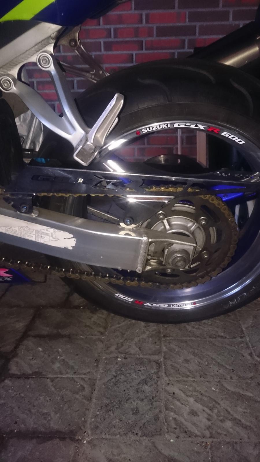 Suzuki gsxr 600 ( movistar edition)  - så kom den nye kædeskærm på :) billede 7