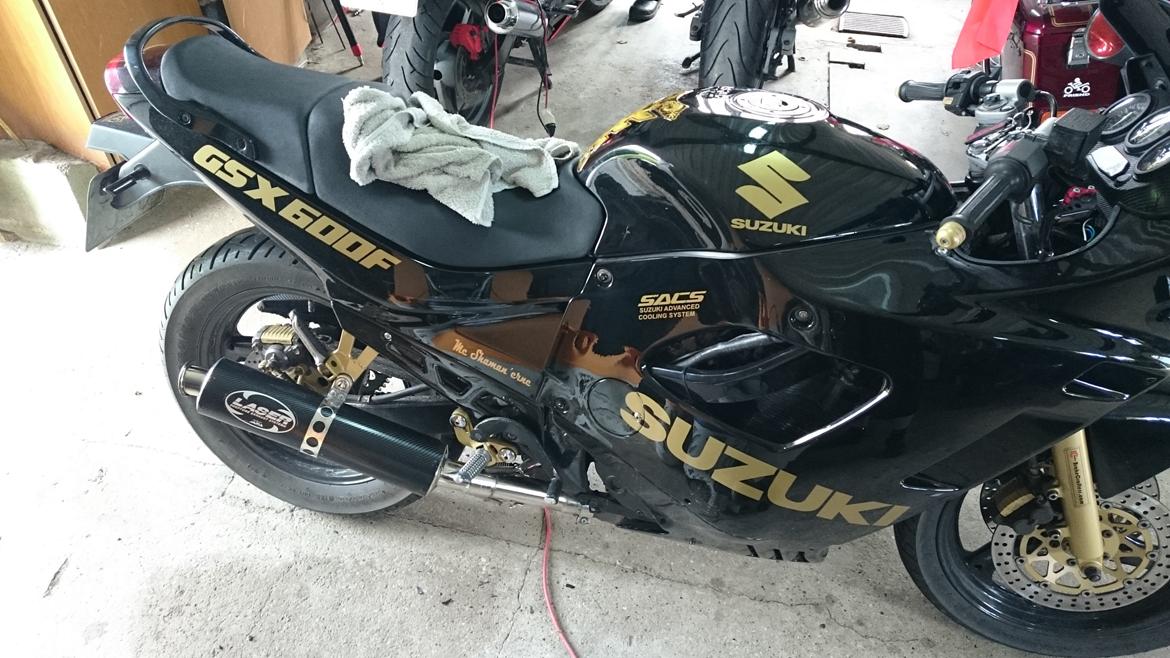 Suzuki GSX 600F SOLGT billede 5
