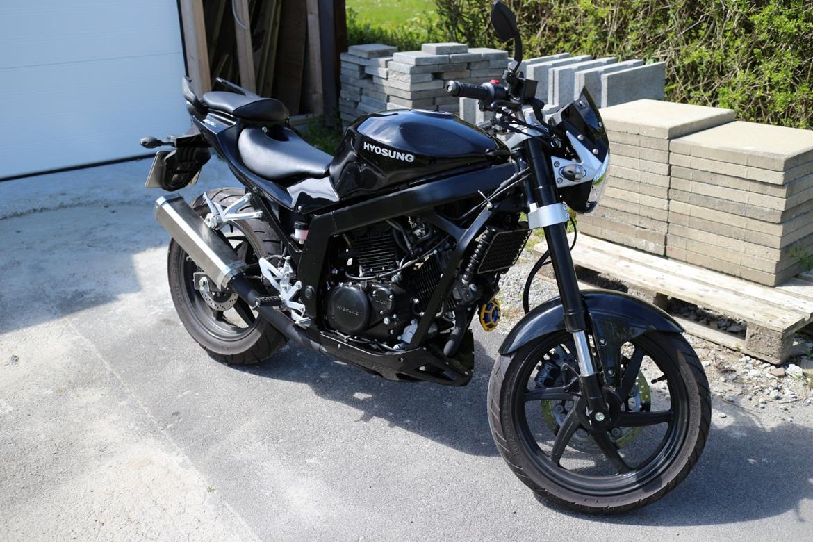 Hyosung GT 250 Naked billede 2
