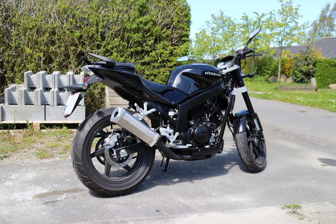 Hyosung GT 250 Naked billede 1