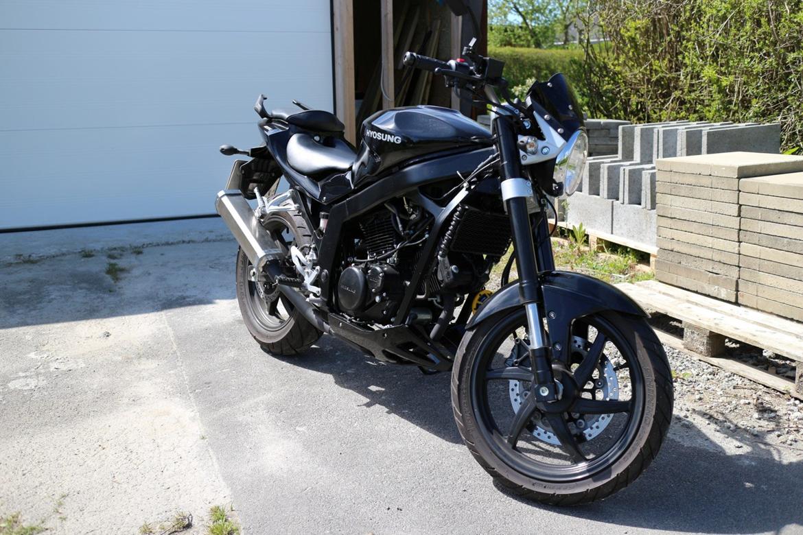 Hyosung GT 250 Naked billede 4