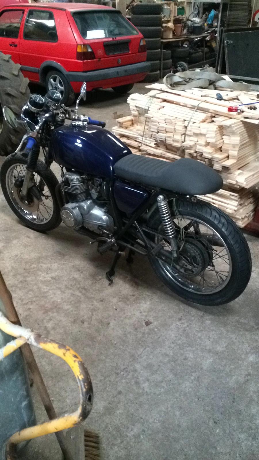 Honda cbf 400