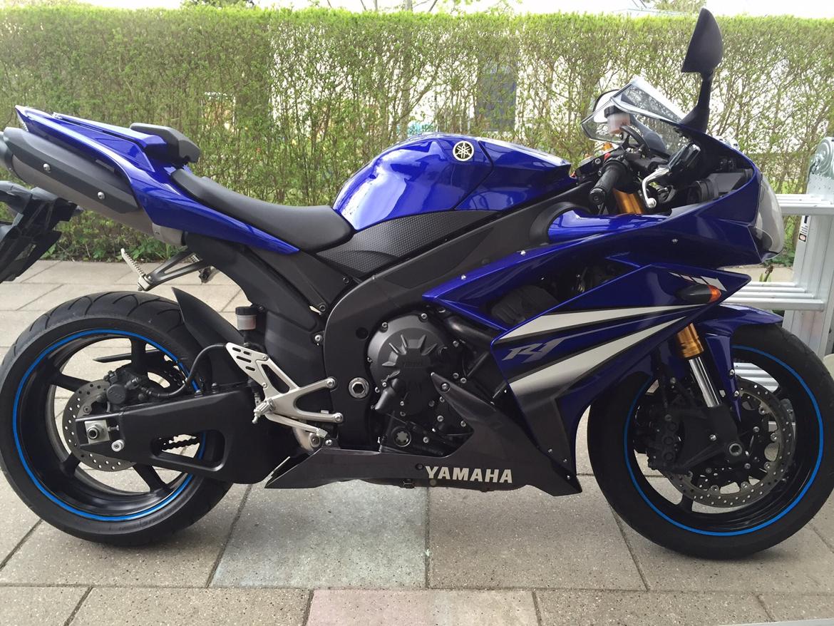 Yamaha R1 billede 1