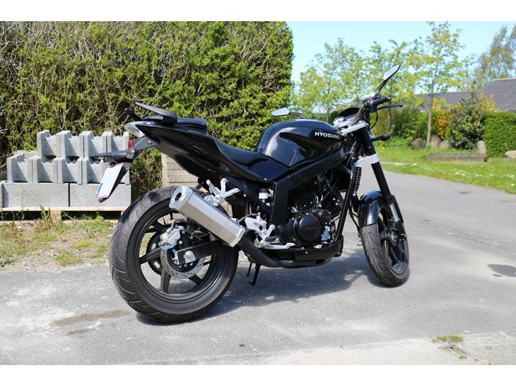 Hyosung GT 250 Naked billede 1