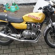 Suzuki GSX 400 F