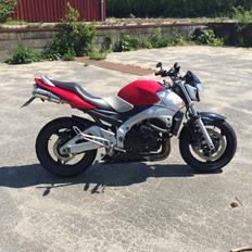 Suzuki GSR 600