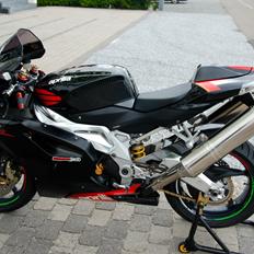 Aprilia Rsv 1000R
