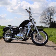 Suzuki VS 750 Intruder