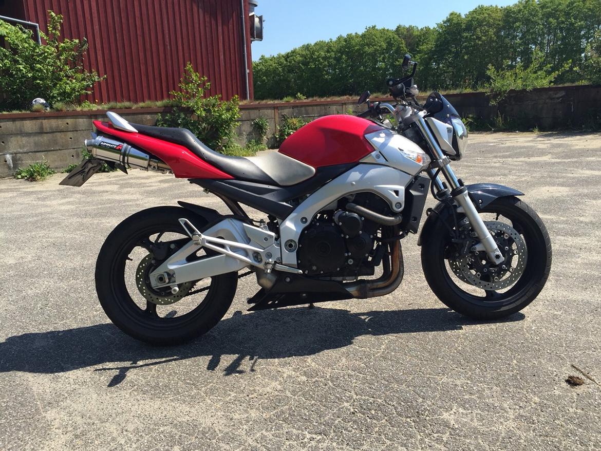 Suzuki GSR 600 billede 1