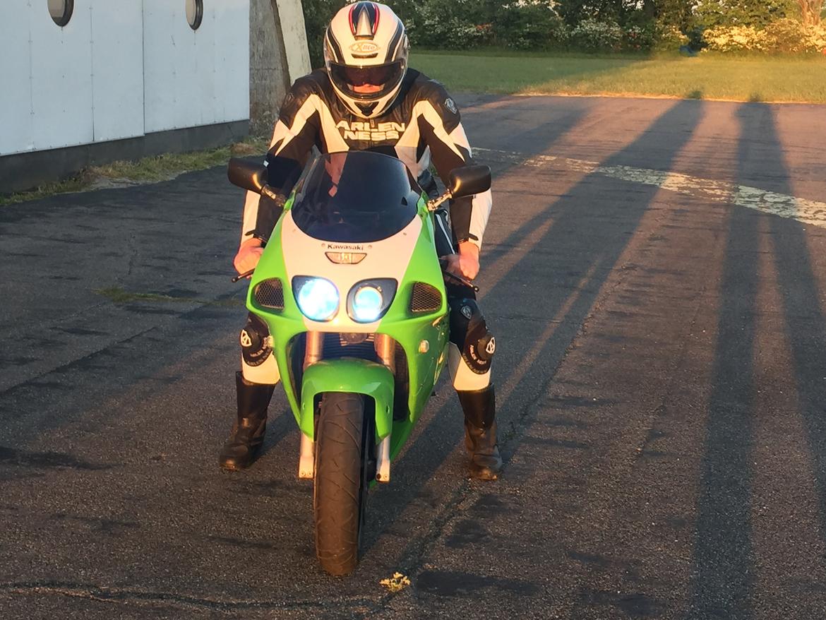 Kawasaki ZX7R billede 10