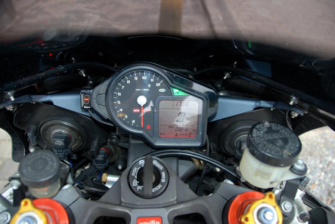 Aprilia Rsv 1000R - Cocpit... billede 2