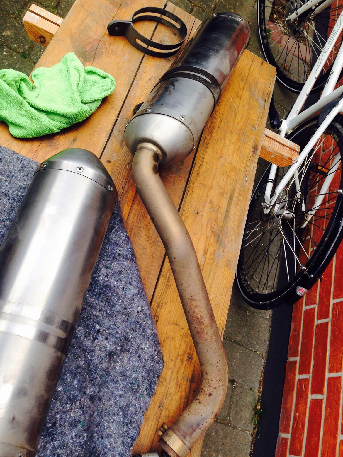 Aprilia Pegaso 650 factory - Købte et par brugte Akrakpovic udstødninger, som lige trængte til en kærlig hånd, men nu står de som nye. billede 9