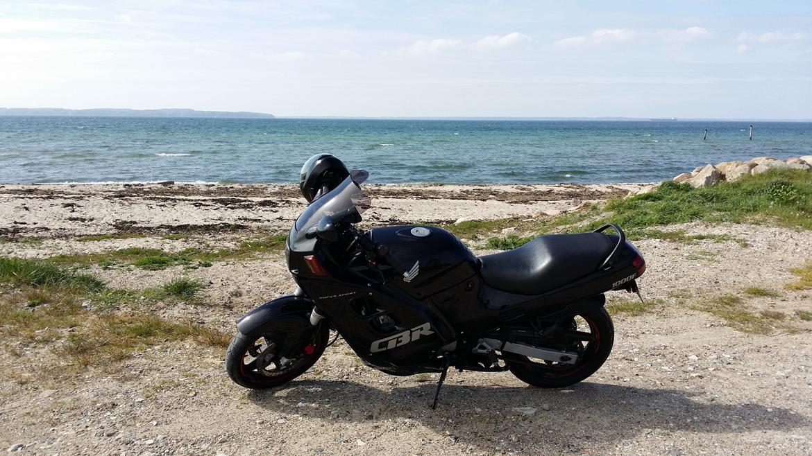 Honda CBR 1000 F (SOLGT) - Hyggeligt :-) billede 1