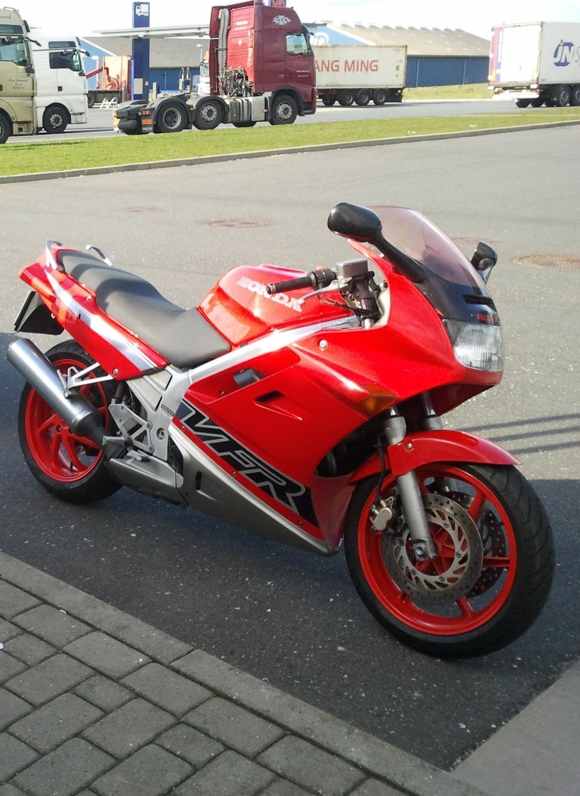 Honda VFR 750 F RC36 billede 13