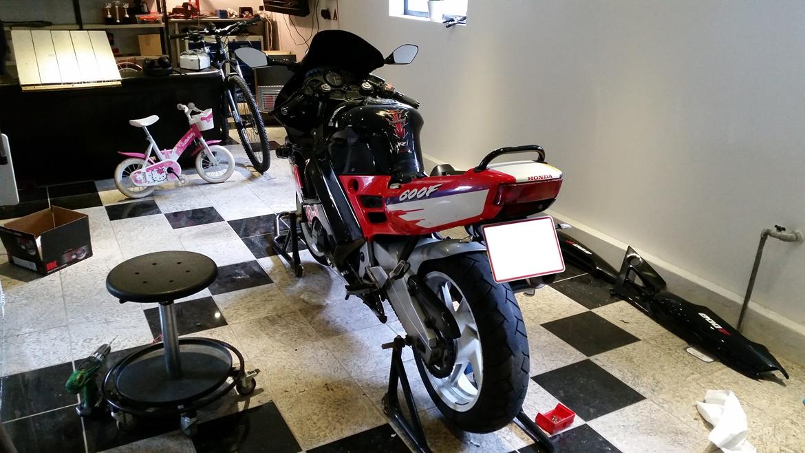 Honda CBR 600 F2 (solgt) - Prøvemontering af nye skjolde billede 5