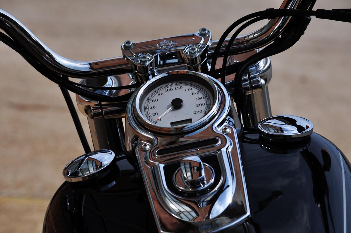 Harley Davidson FXDC - Super Glide Custom. - Speedometer med rækkevidde nedtælling. billede 9