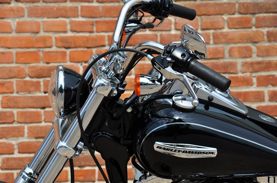 Harley Davidson FXDC - Super Glide Custom. - Buckhorn handlebar. Giver en dejlig afslappet kørestilling. billede 10