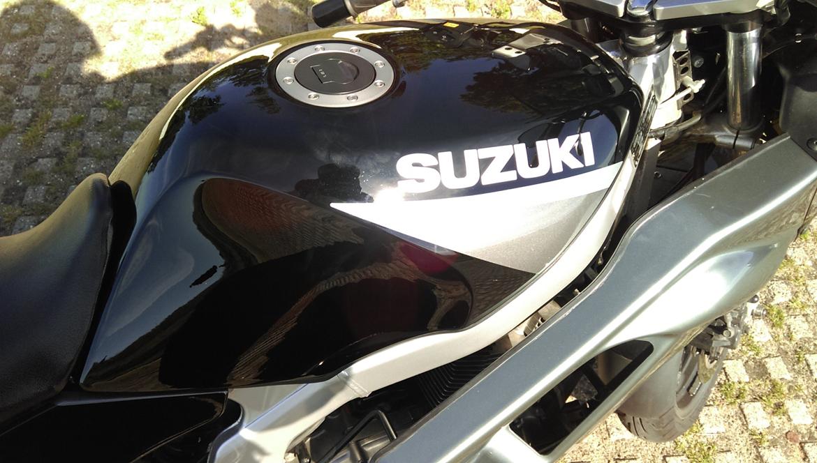 Suzuki GS 500E - Står flot i lakken.  billede 3