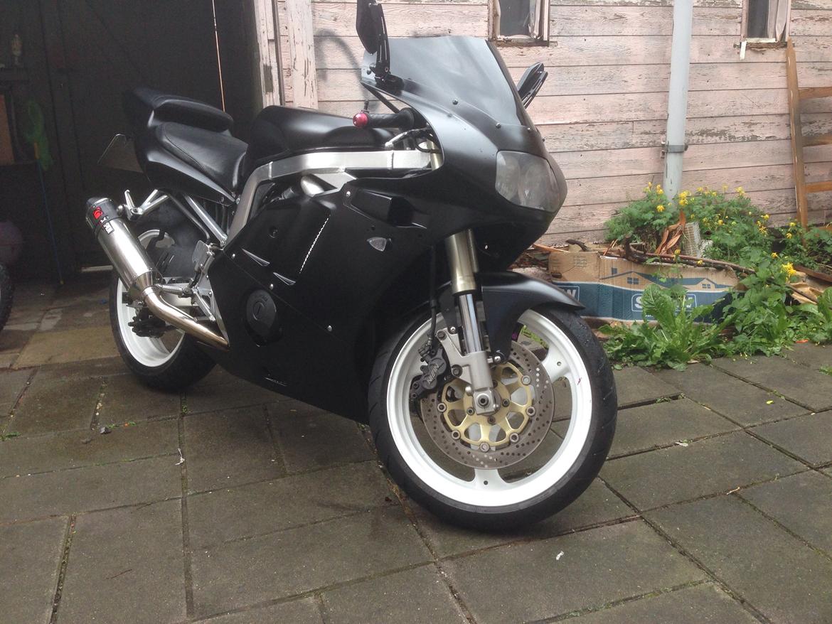 Suzuki GSXR 400 billede 9