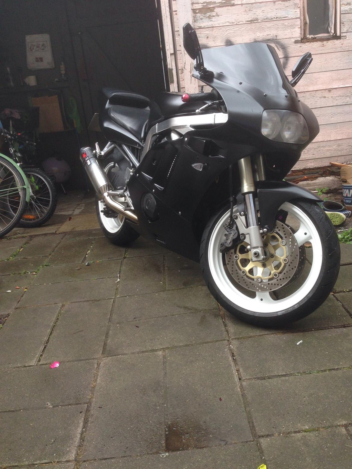 Suzuki GSXR 400 billede 11