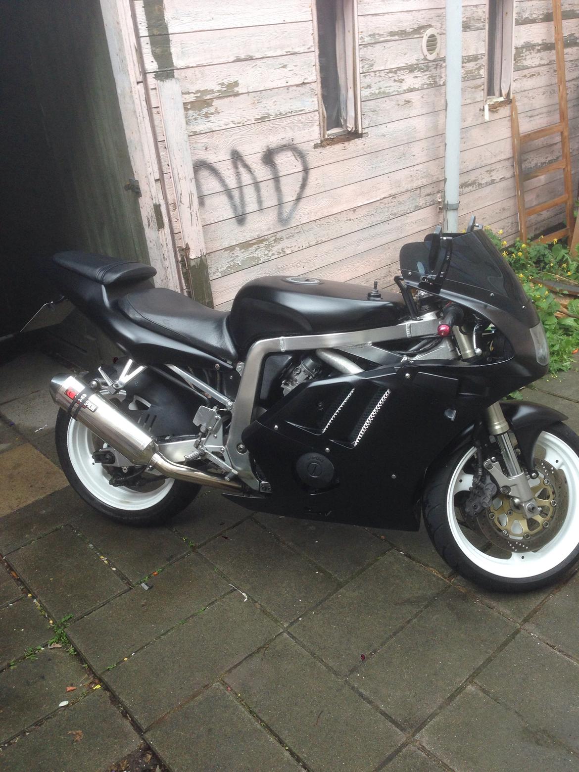 Suzuki GSXR 400 billede 10