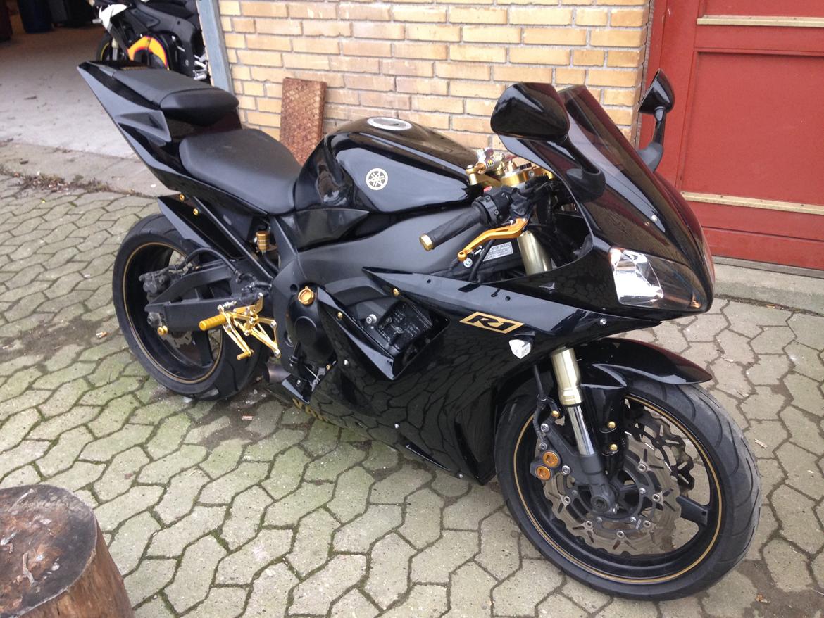 Yamaha R1 billede 1