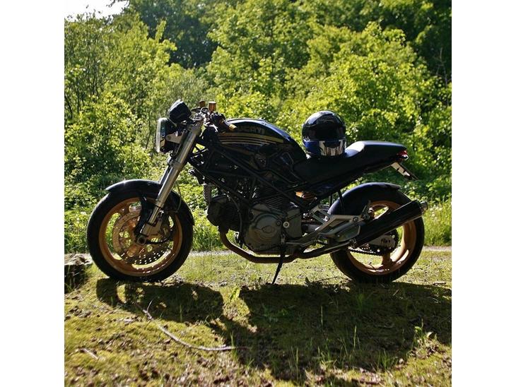 Ducati Monster 900 Dark ie - På tur billede 1