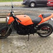 Yamaha FZ750