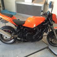 Yamaha FZ750